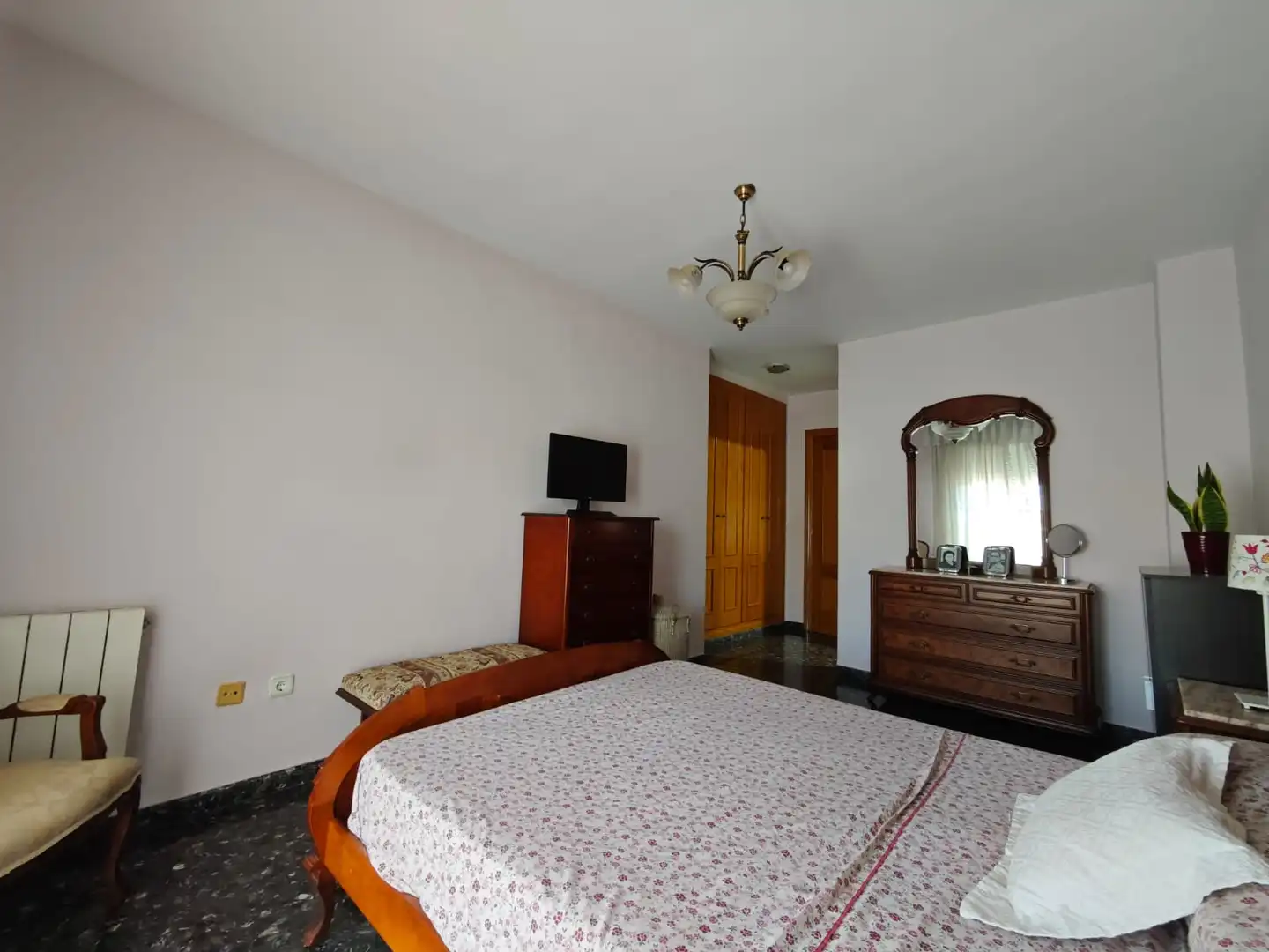 Bedroom of Flat for sale in Valencia  with Air Conditioner, Furnished and Oven