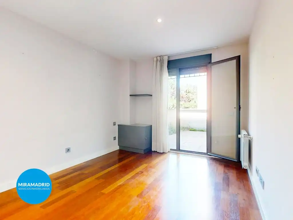 Habitación de Planta baja en venta en Paracuellos de Jarama con Aire acondicionado, Terraza y Piscina comunitaria
