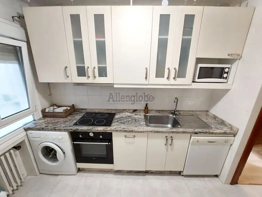 Cocina de Piso de alquiler en Oviedo  con Calefacción y Balcón