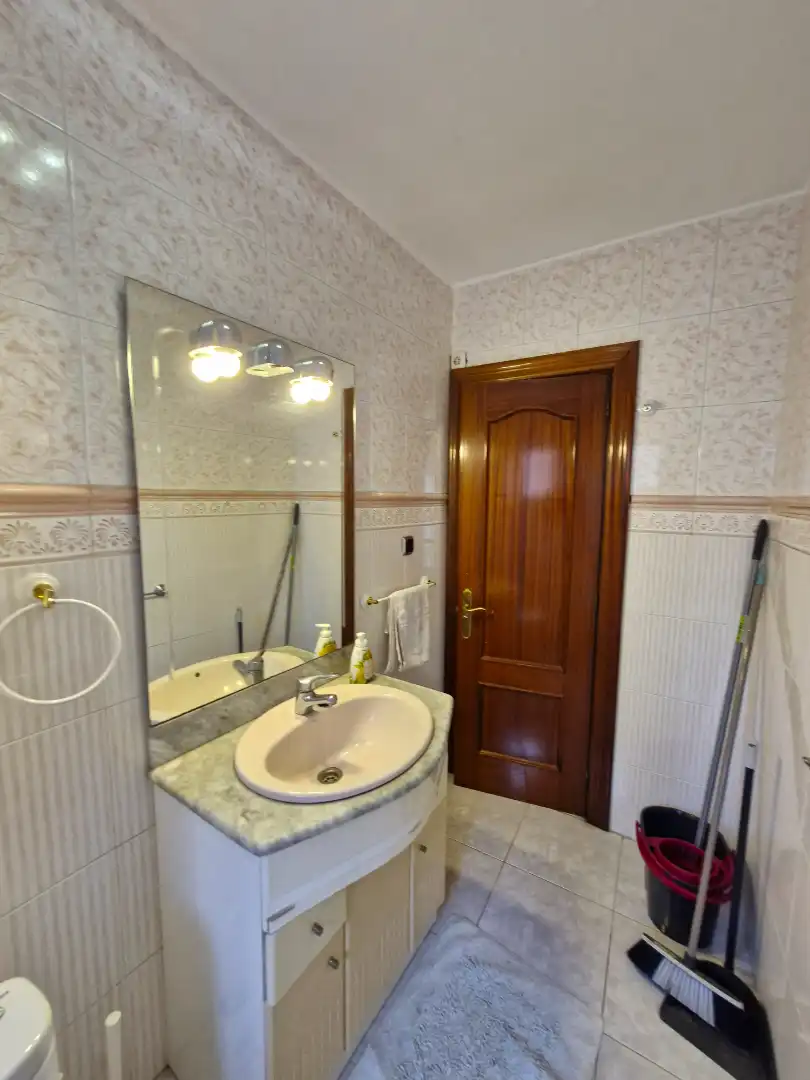 Baño de Piso de alquiler en Leioa con Calefacción, Amueblado y Horno