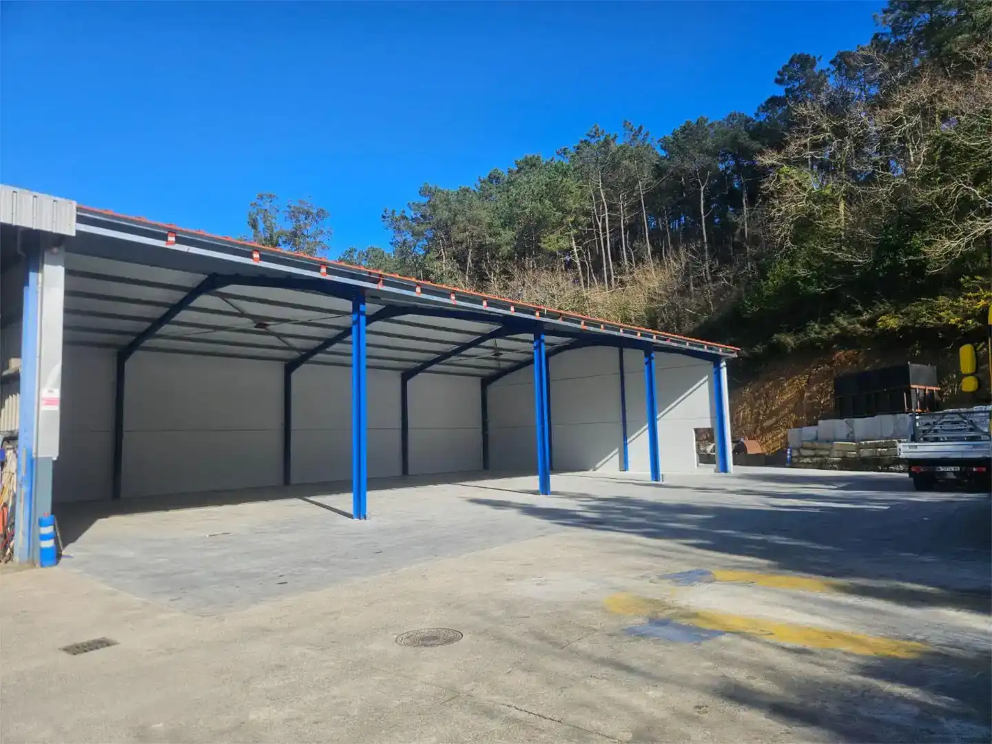 Außenansicht von Garage zur Miete in Ribeira