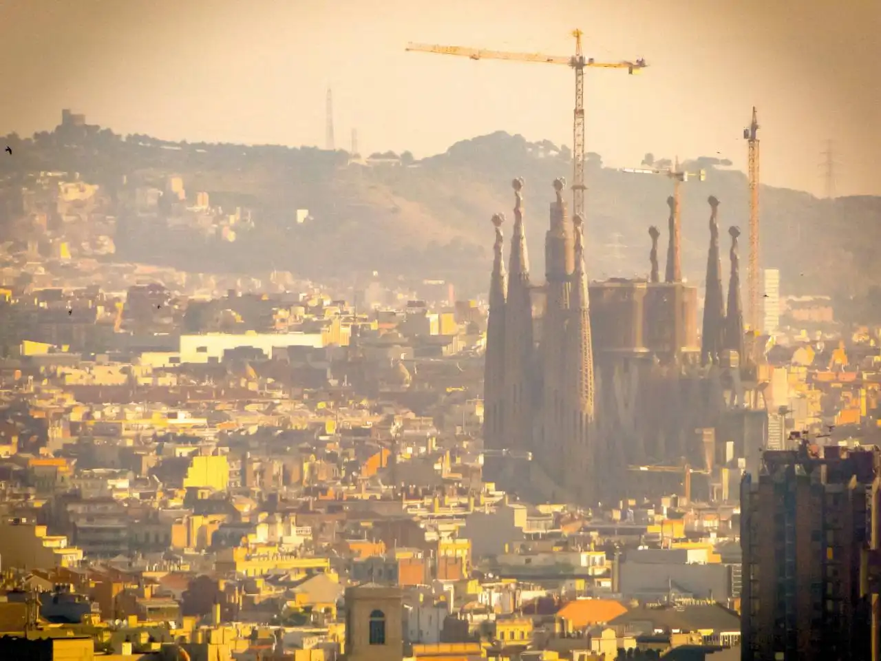 Exterior view of Study for rent in Barcelona  with Air Conditioner, Parquet flooring and Furnished