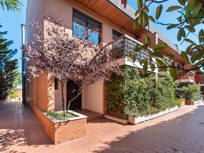 Exterior view of Single-family semi-detached for sale in Pozuelo de Alarcón  with Air Conditioner and Terrace