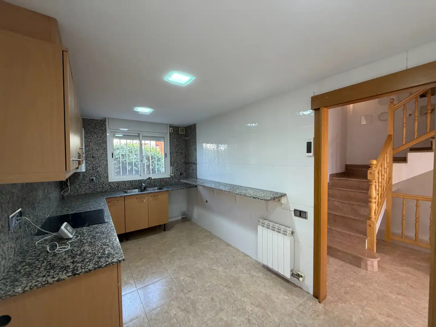 Semi-detached house with terrace for sale in Carrer Castell de Prades 10, imagen 12