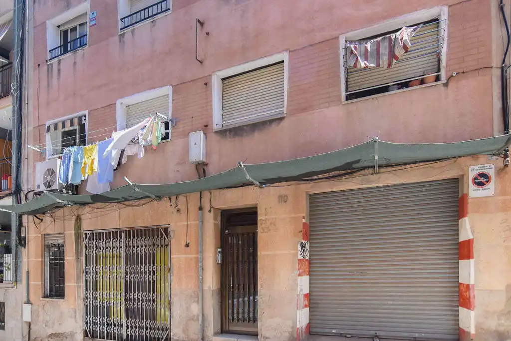 Außenansicht von Wohnung zum Verkauf in Santa Coloma de Gramenet