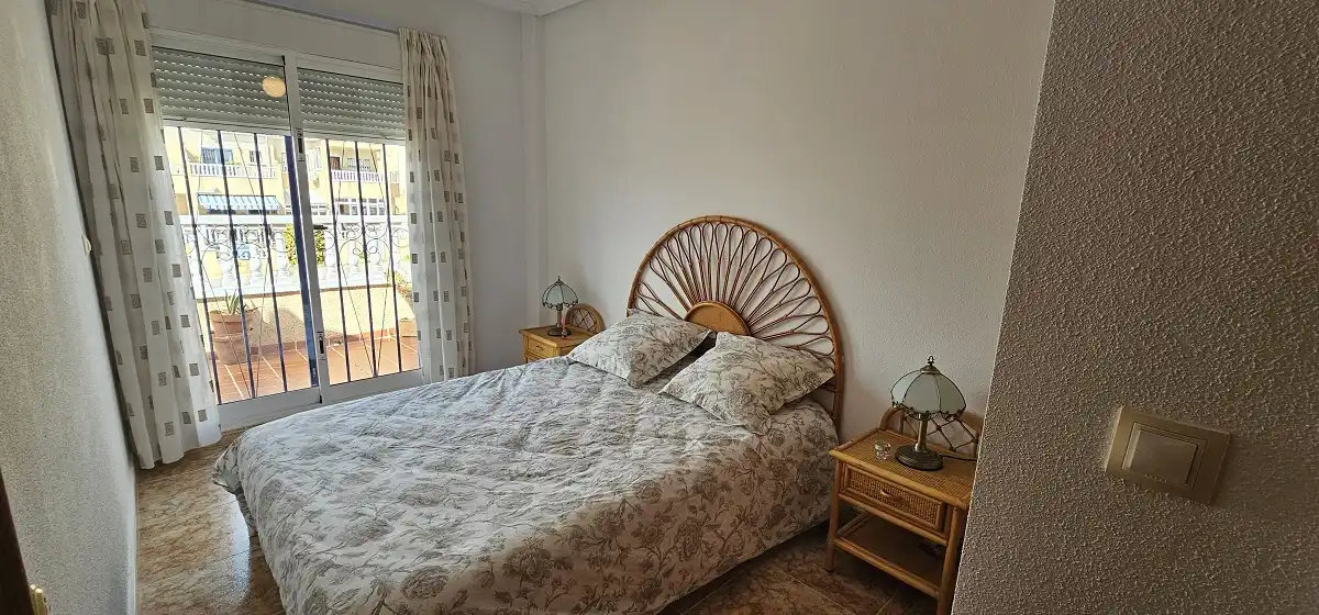 Habitación de Dúplex en venta en Orihuela con Terraza, Piscina y Amueblado