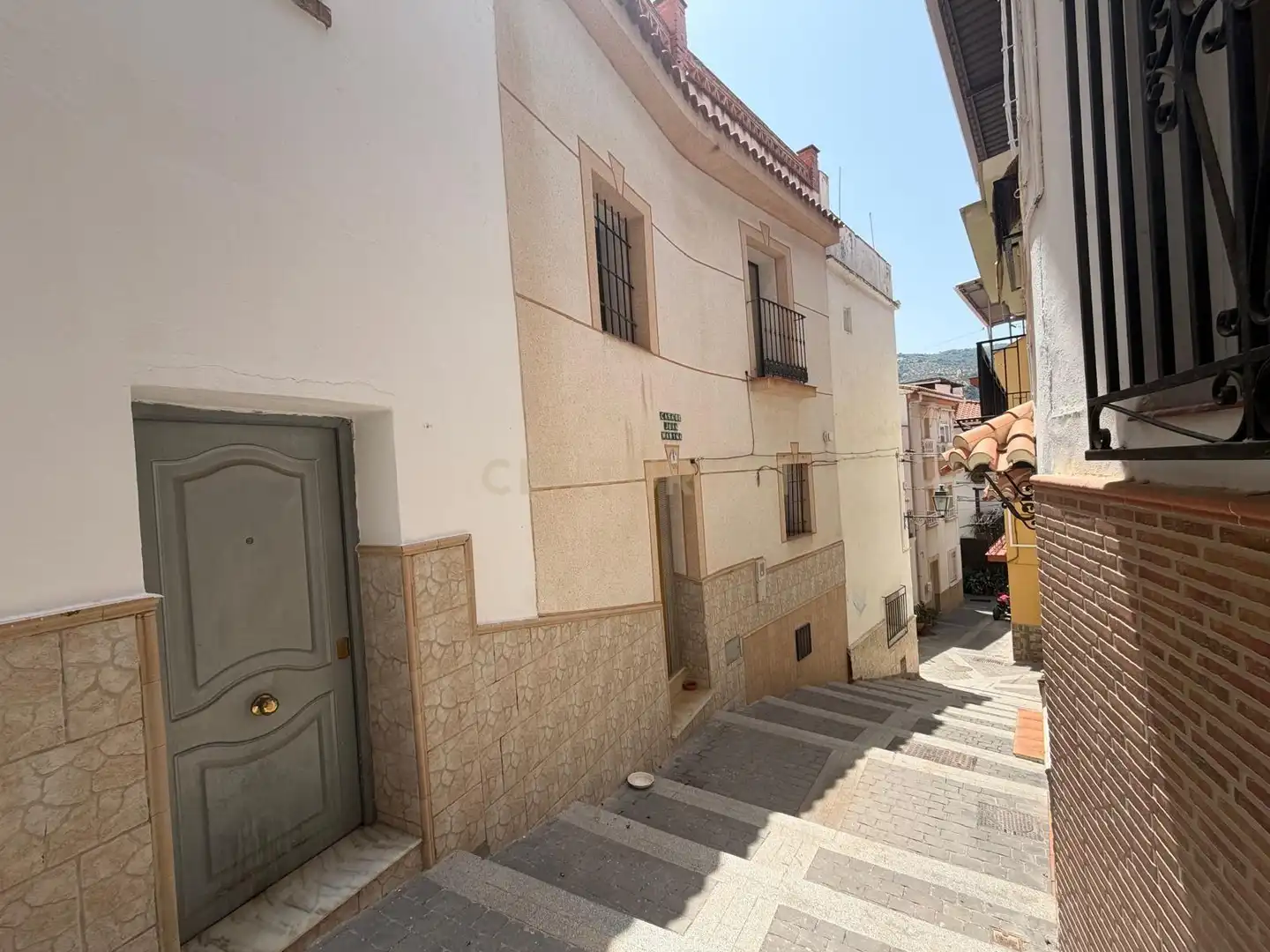Vista exterior de Casa adosada en venda en Otívar amb Traster i Rentadora