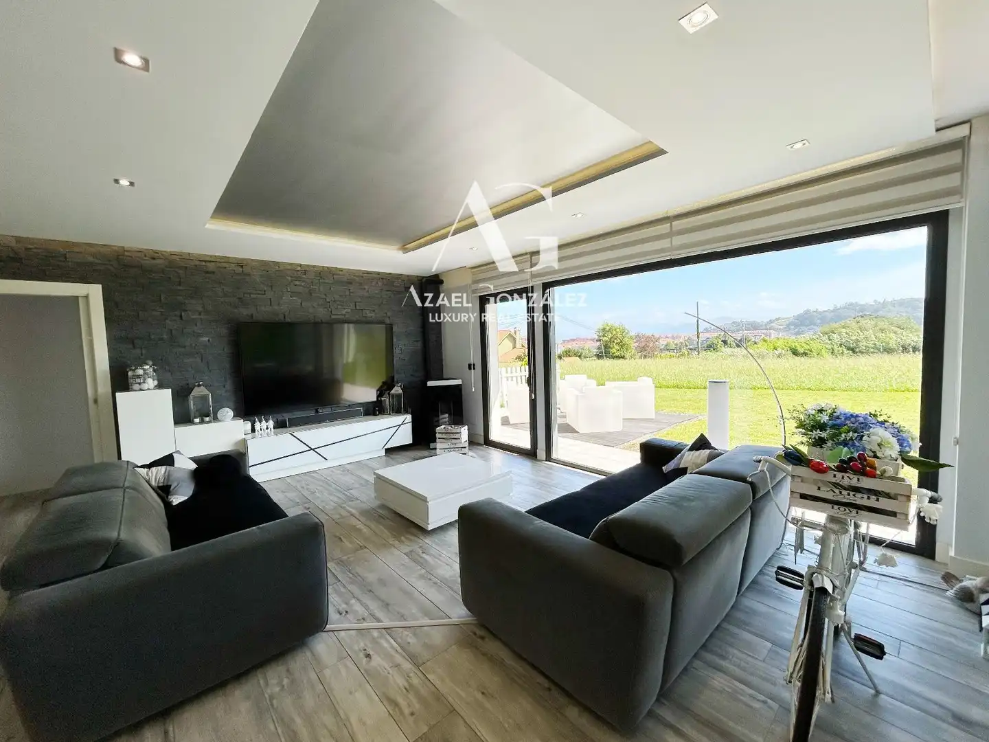 Living room of Houses for sale in Santander  with Heating, Private garden and Terrace