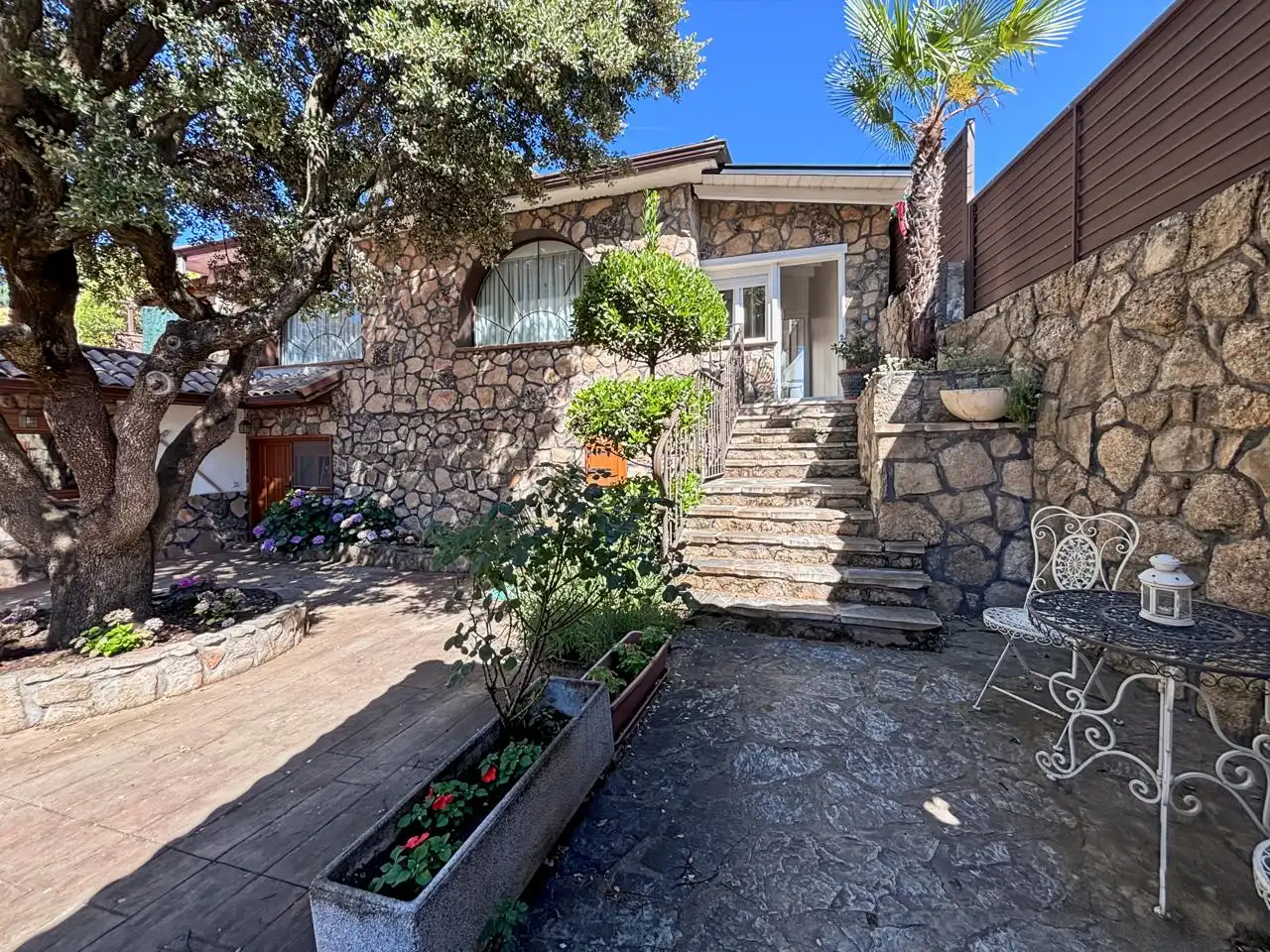 Vista exterior de Casa o xalet en venda en El Escorial amb Calefacció, Jardí privat i Terrassa