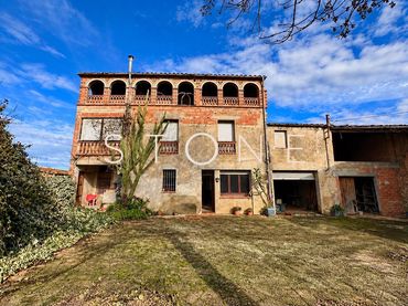 Casa con balcón en venta en Bordils