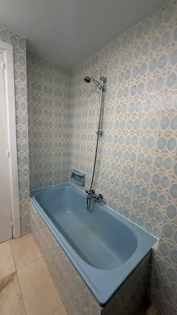 Badezimmer von Wohnung zur Miete in Fuencarral - El Pardo
