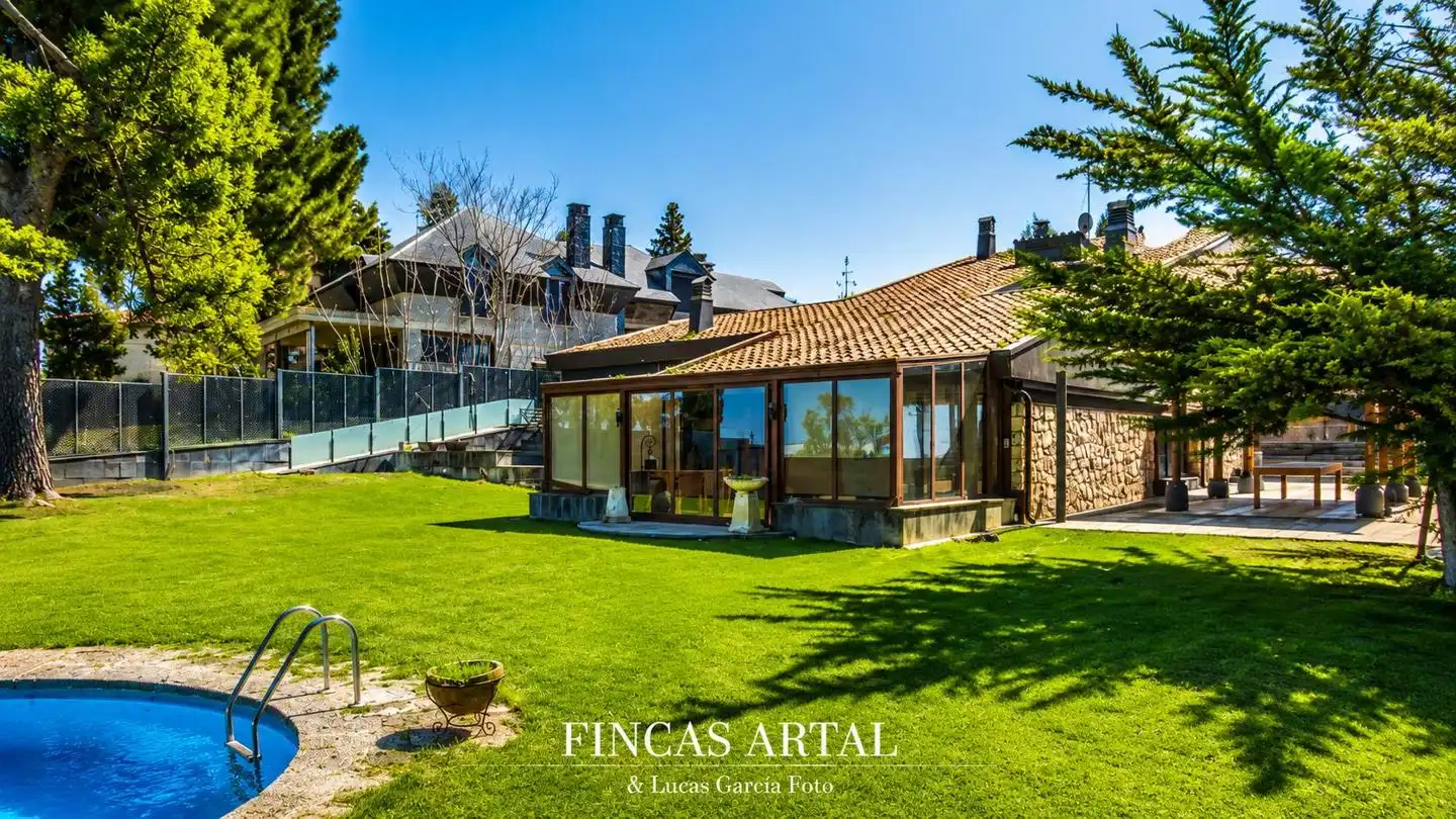 Garden of Houses for sale in Zaragoza  with Air Conditioner, Heating and Private garden