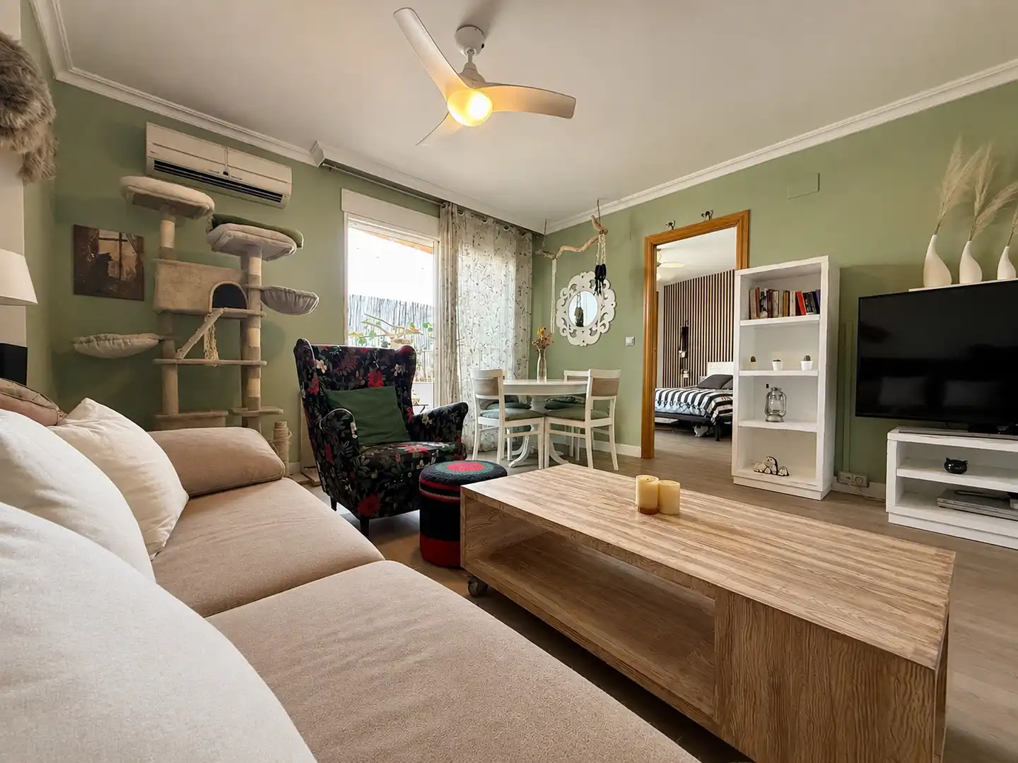 Living room of Flat for sale in La Pobla de Vallbona  with Air Conditioner, Furnished and Oven