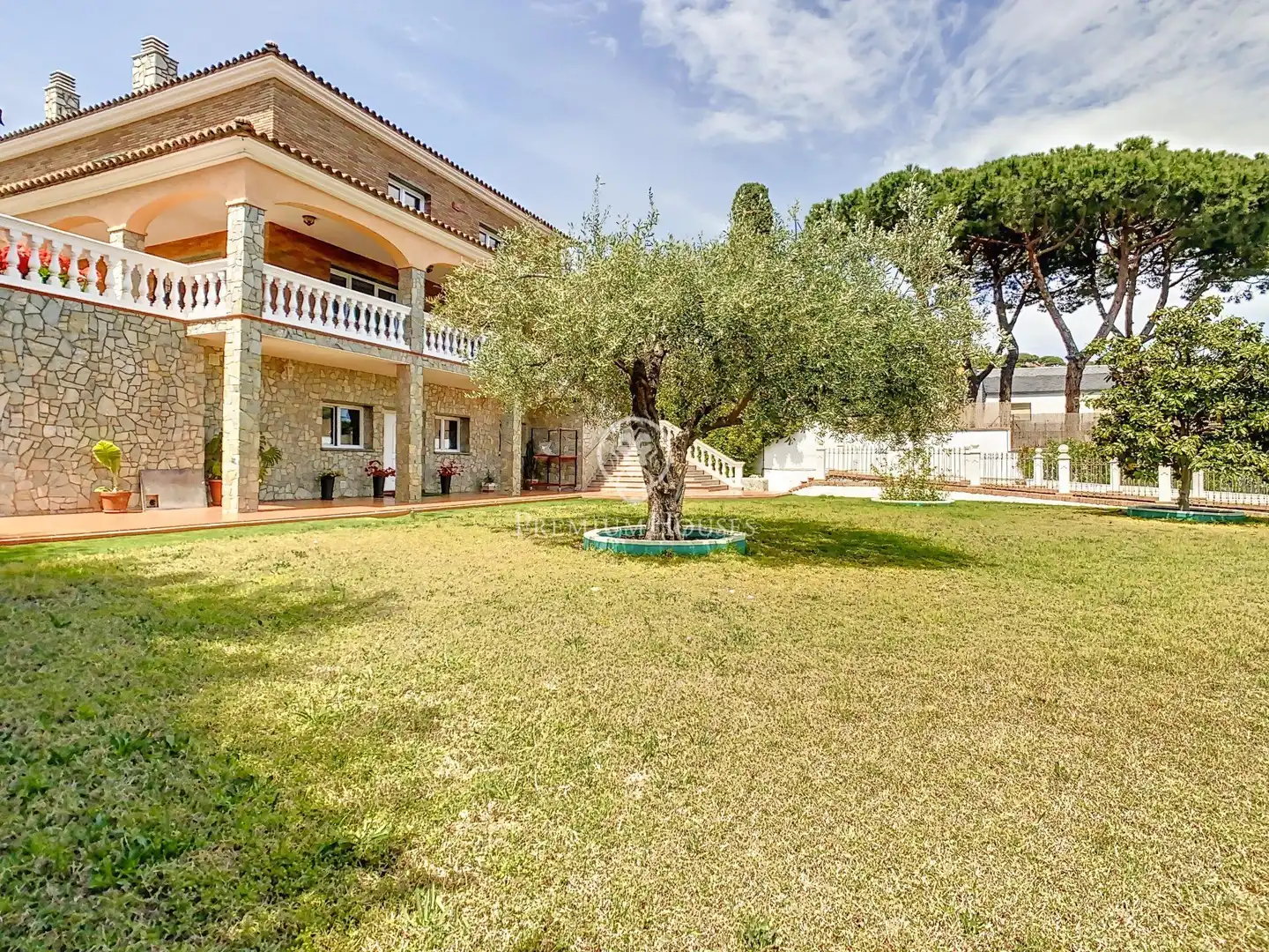 Vista exterior de Casa o chalet en venta en Badalona con Aire acondicionado, Calefacción y Jardín privado