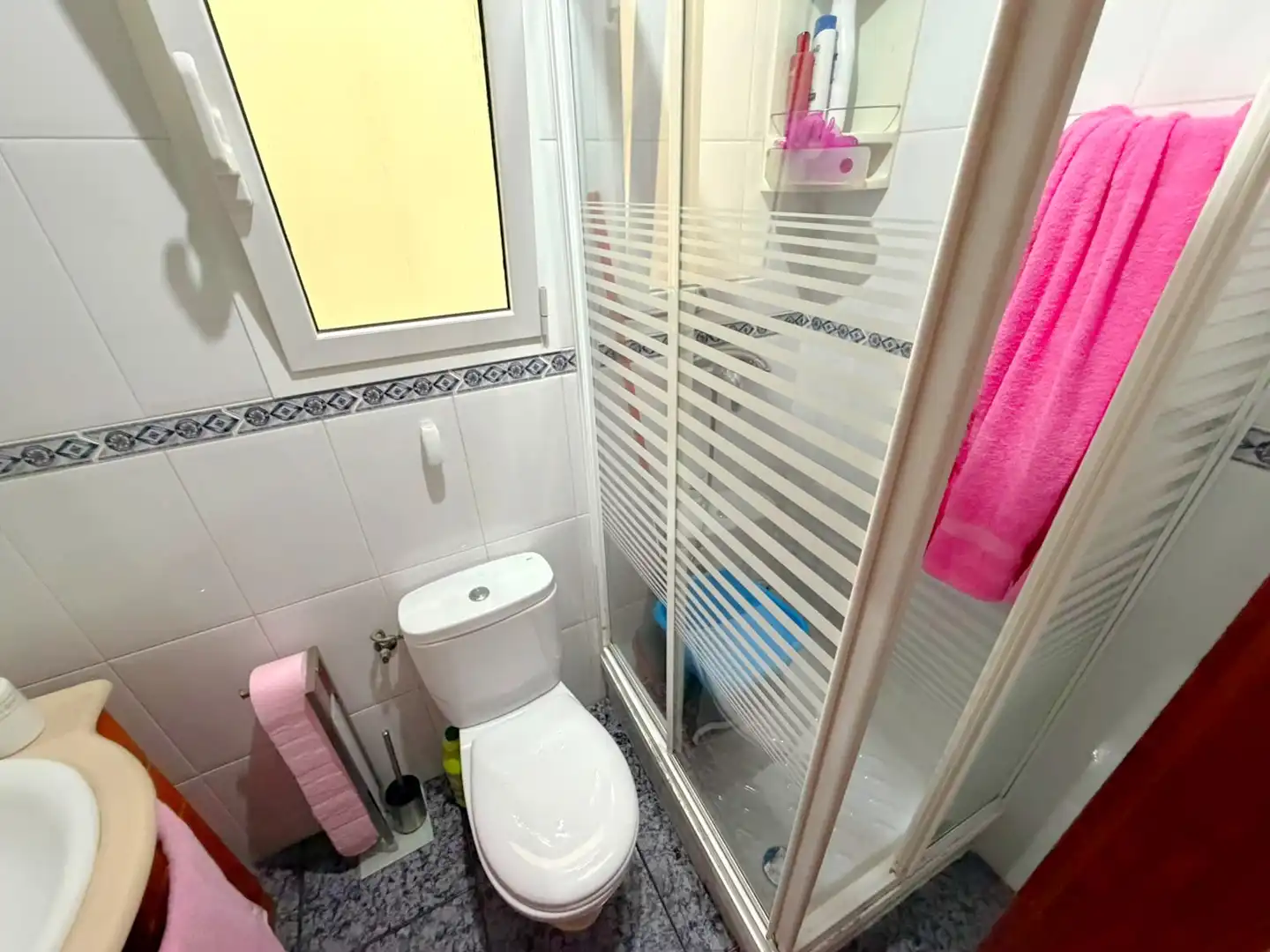 Bathroom of Flat for sale in El Prat de Llobregat  with Air Conditioner and Oven