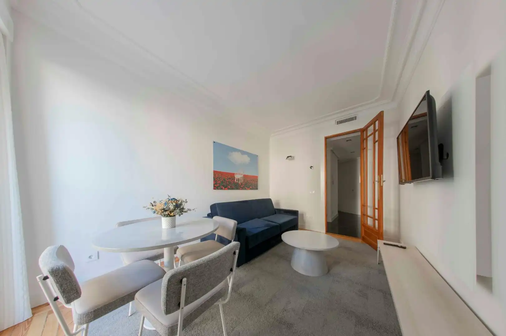 Living room of Flat for rent in Madrid  with Air Conditioner, Heating and Furnished