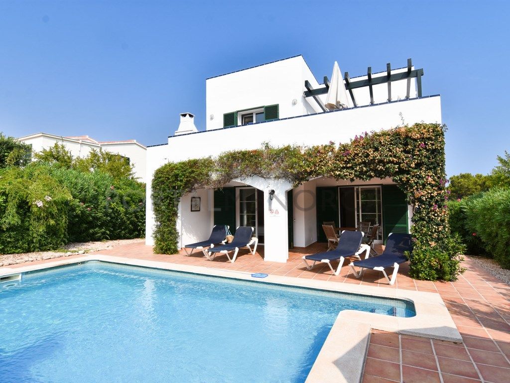 Vista exterior de Casa o xalet en venda en Es Mercadal amb Aire condicionat, Terrassa i Piscina