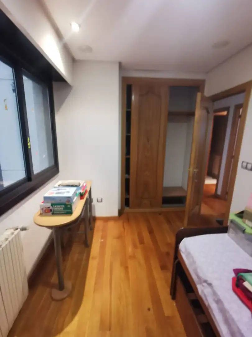 Habitación de Piso en venta en Ourense Capital  con Calefacción, Parquet y Amueblado