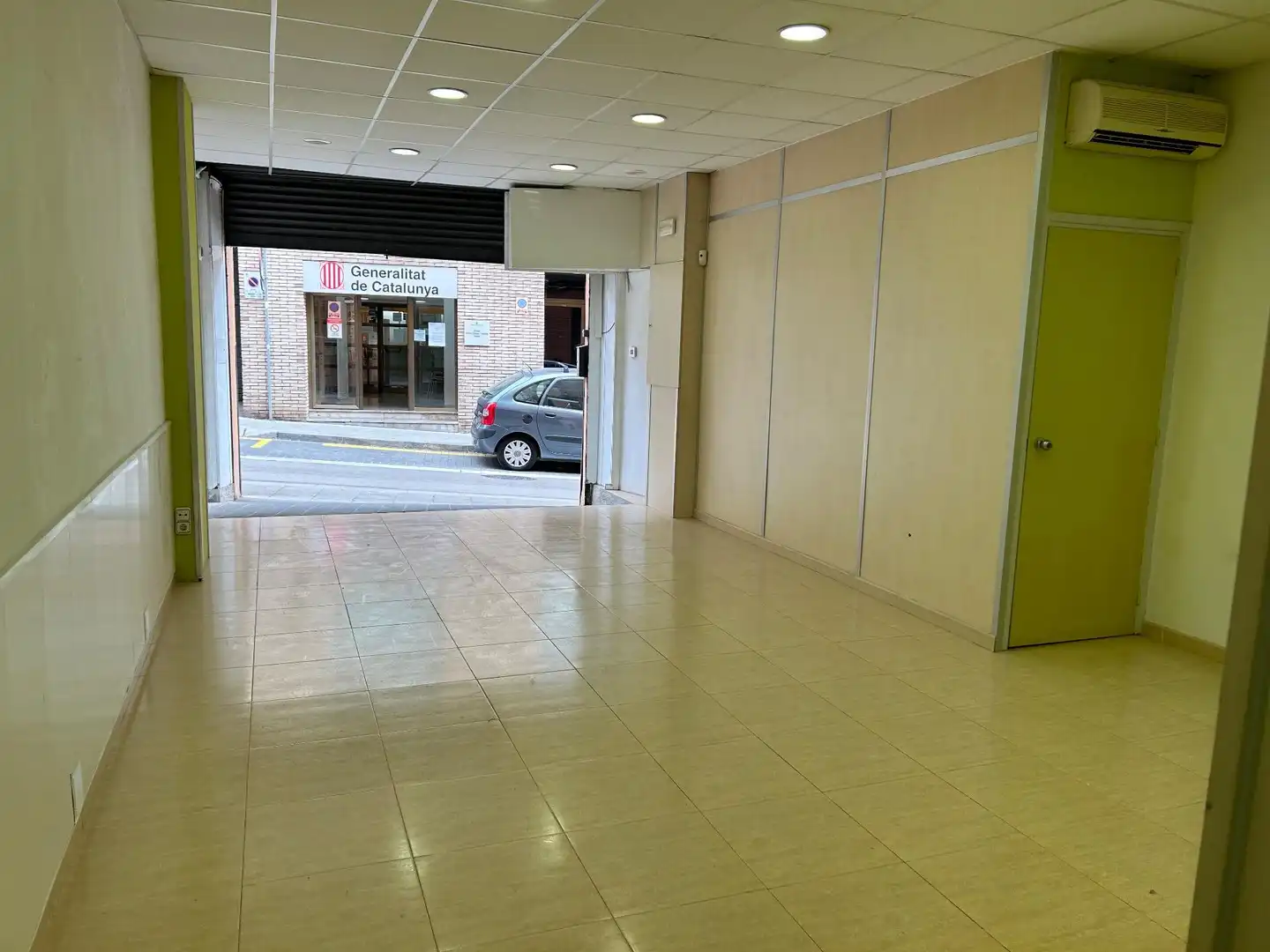 Local comercial en venda a Cerdanyola, imagen 2