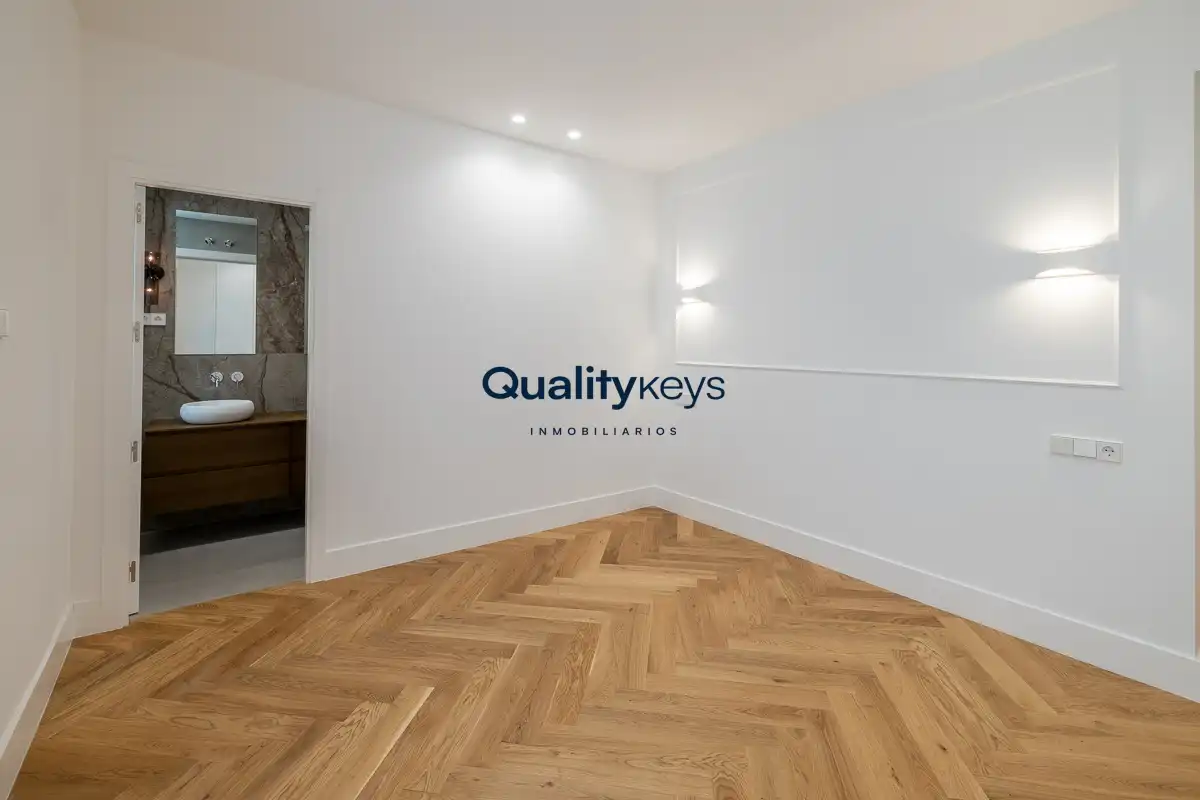 Flat for sale in Madrid  with Air Conditioner, Heating and Storage room
