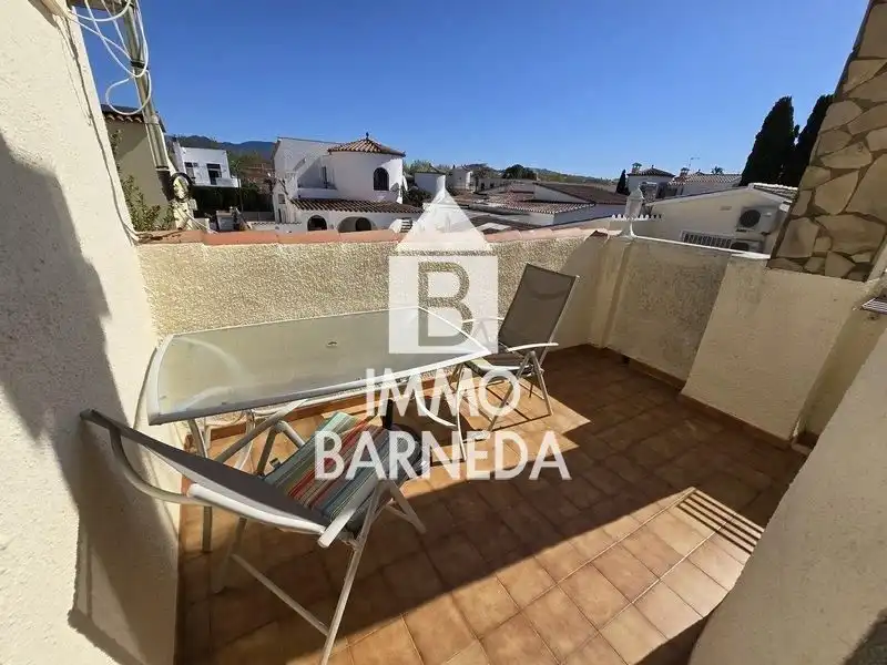 Vista exterior de Casa o xalet en venda en Empuriabrava amb Aire condicionat, Calefacció i Piscina
