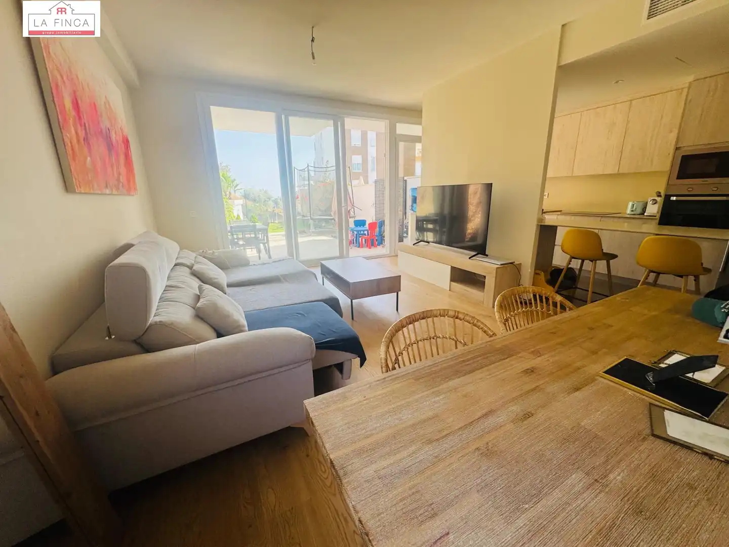 Sala d'estar de Planta baixa en venda en Málaga amb Aire condicionat, Jardí privat i Terrassa