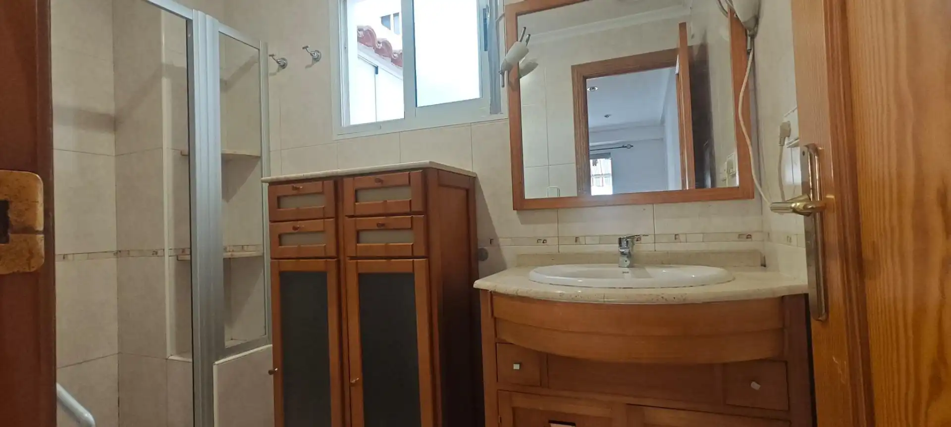 Bathroom of Flat for sale in Elche / Elx  with Air Conditioner and Balcony