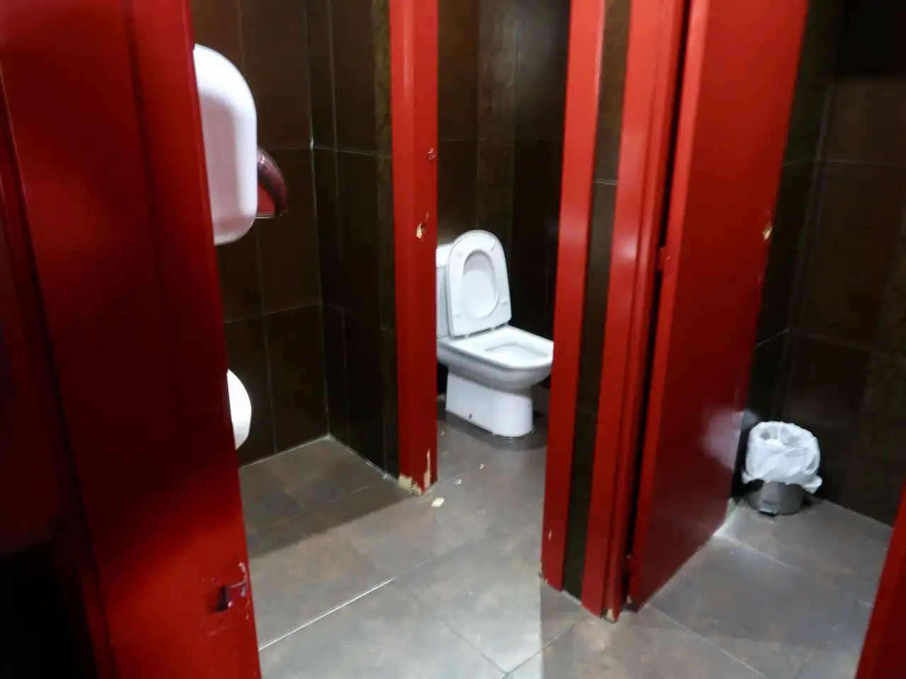 Bathroom of Commercial properties for sale in Torrejón de Ardoz  with Air Conditioner, Heating and Terrace