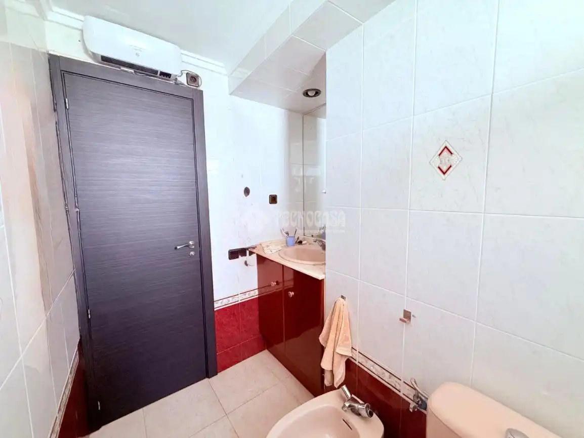 Badezimmer von Wohnung zum Verkauf in Mislata mit Klimaanlage und Balkon