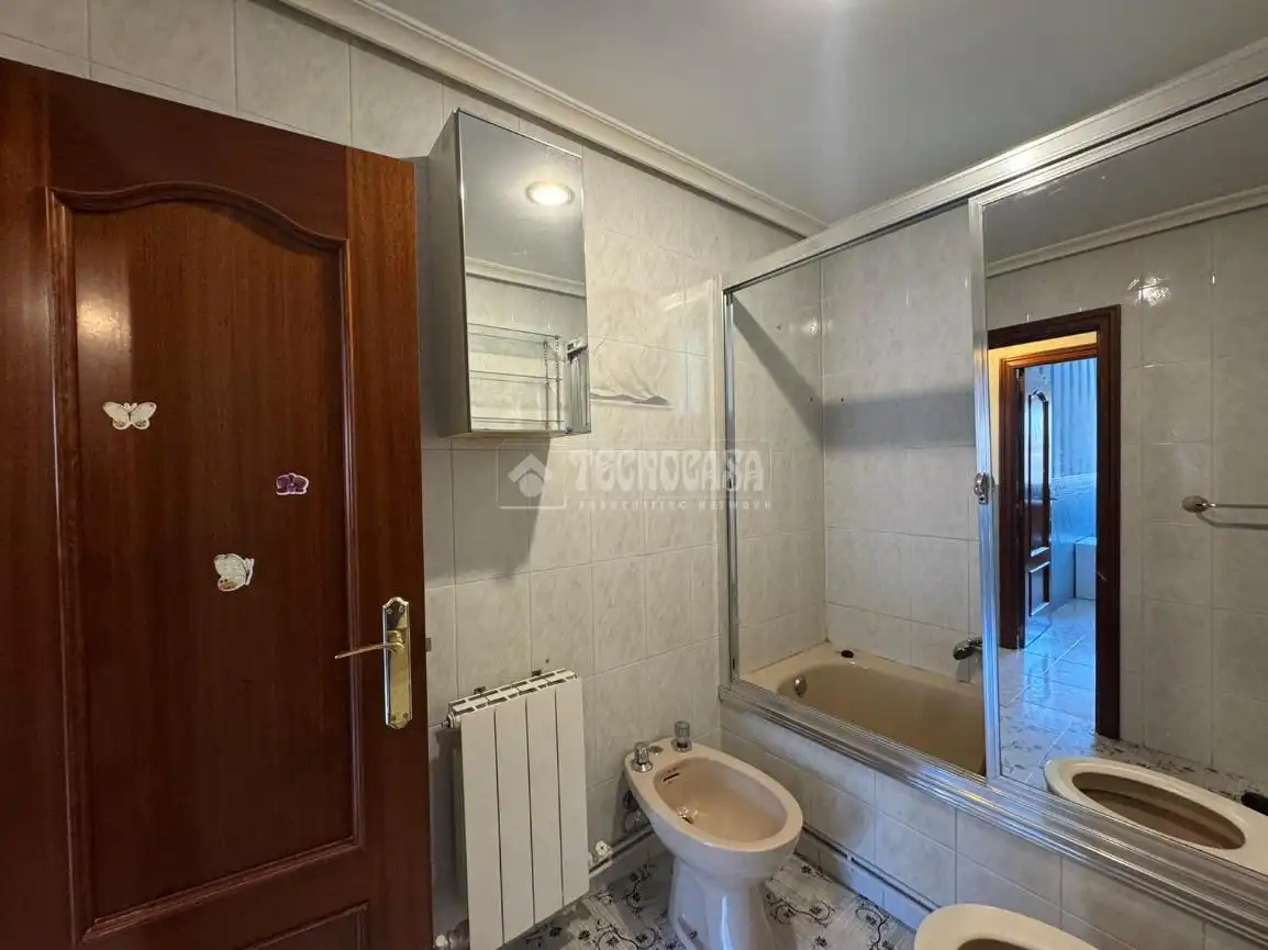 Bathroom of Flat for sale in Alcalá de Henares  with Heating