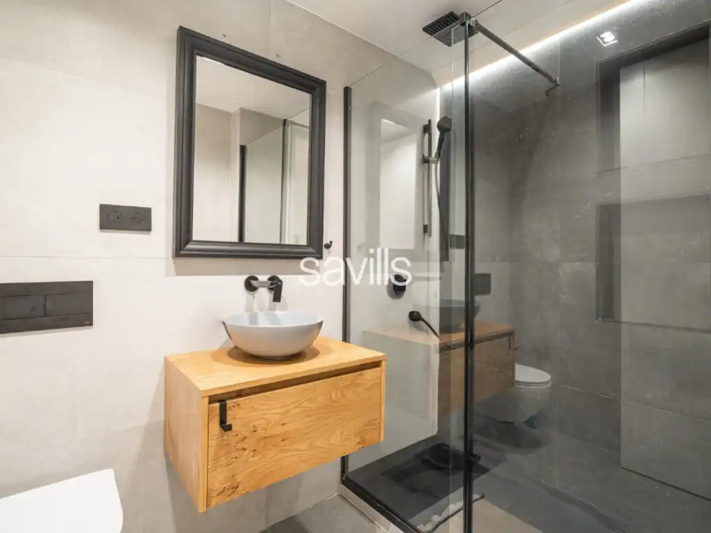 Bany de Apartament en venda en Barcelona amb Aire condicionat, Terrassa i Forn