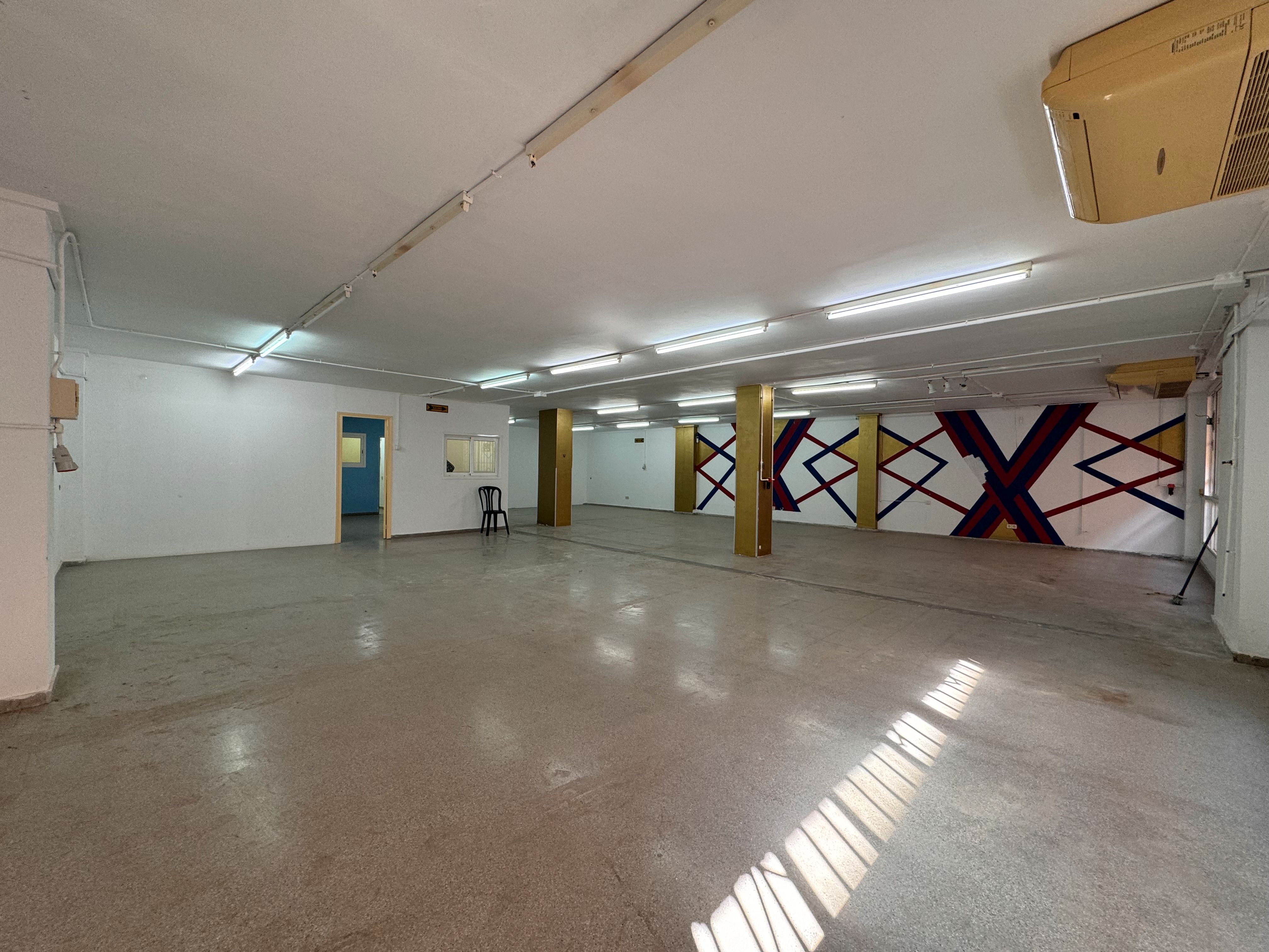 Fabrikhallen zum Verkauf in L'Hospitalet de Llobregat