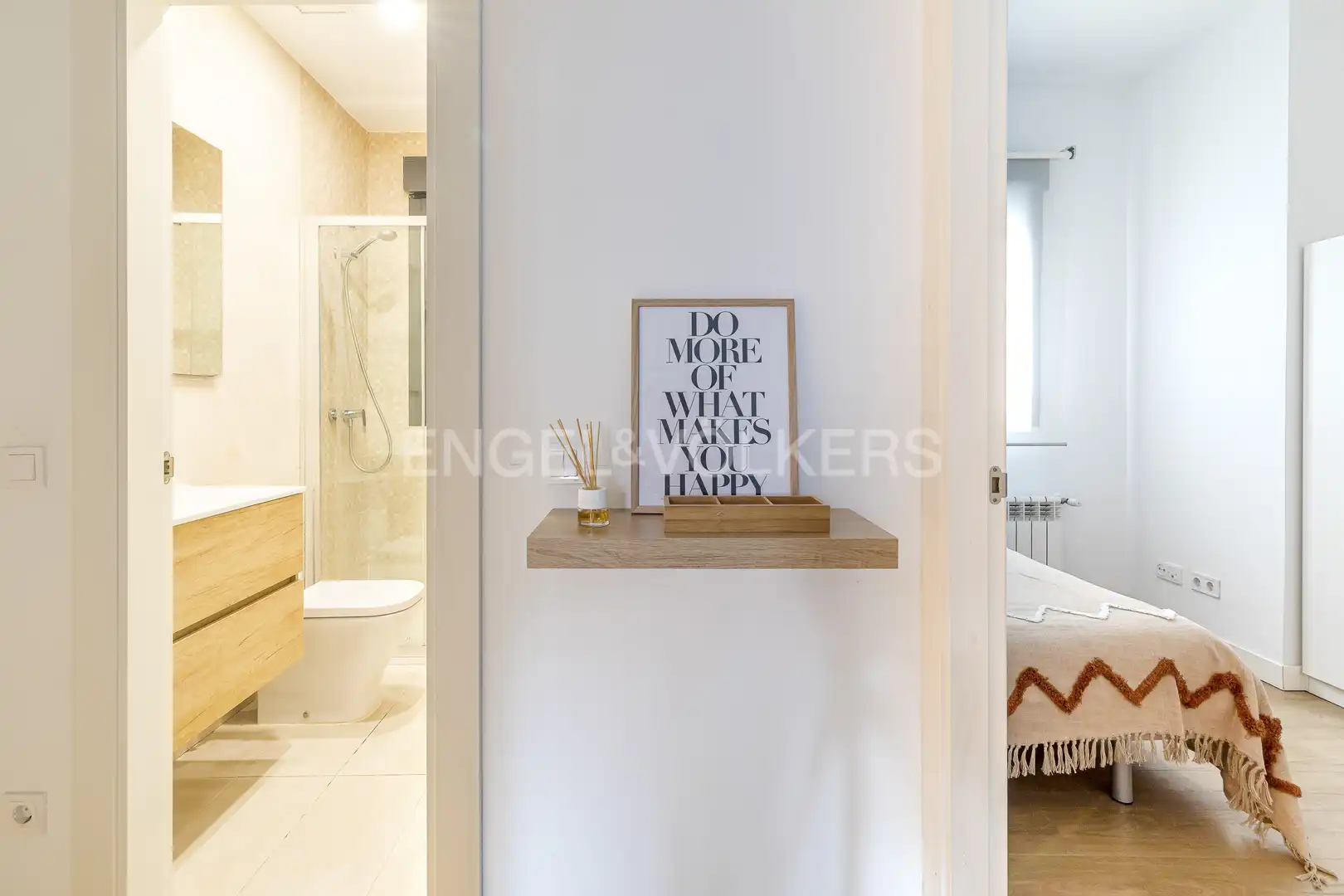 Dormitori de Apartament de lloguer en Madrid amb Aire condicionat, Calefacció i Moblat