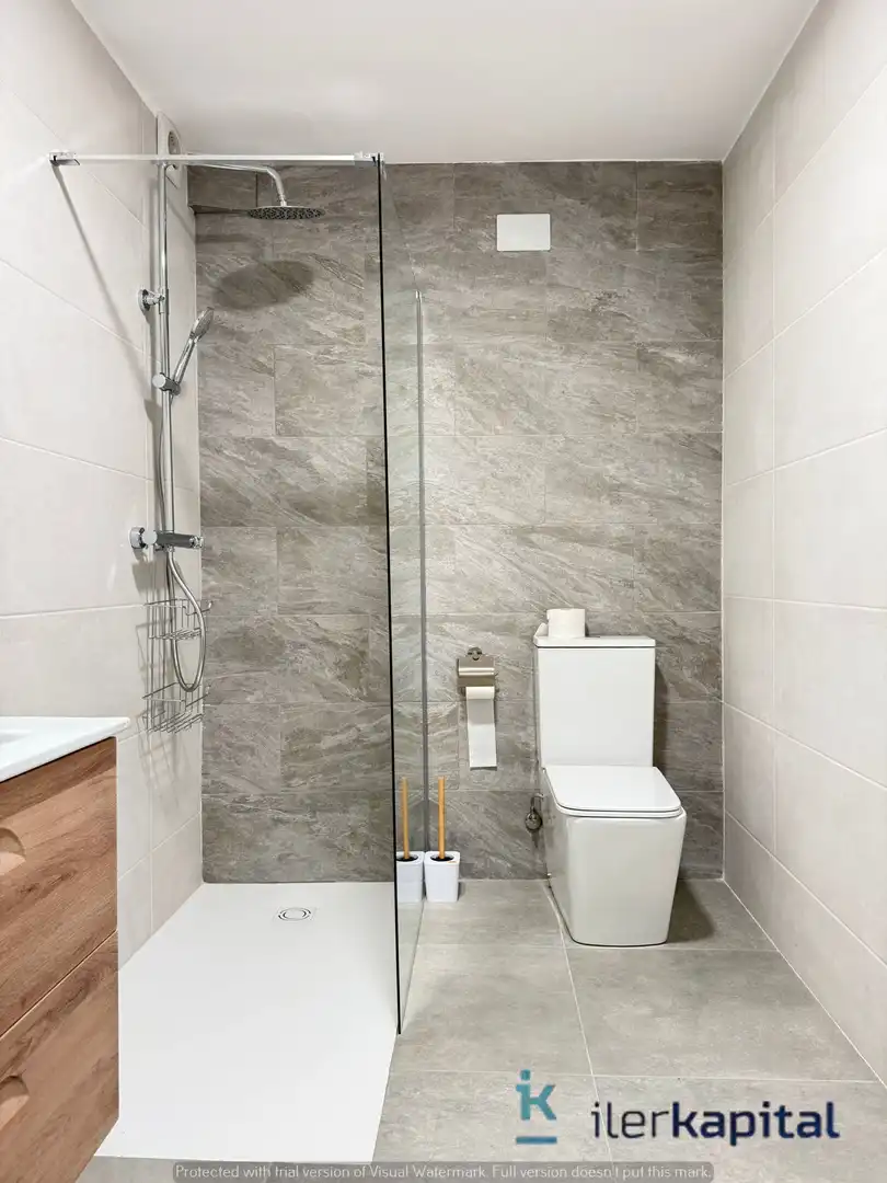 Badezimmer von Wohnung zum Verkauf in Lleida mit Klimaanlage, Heizung und Abstellraum