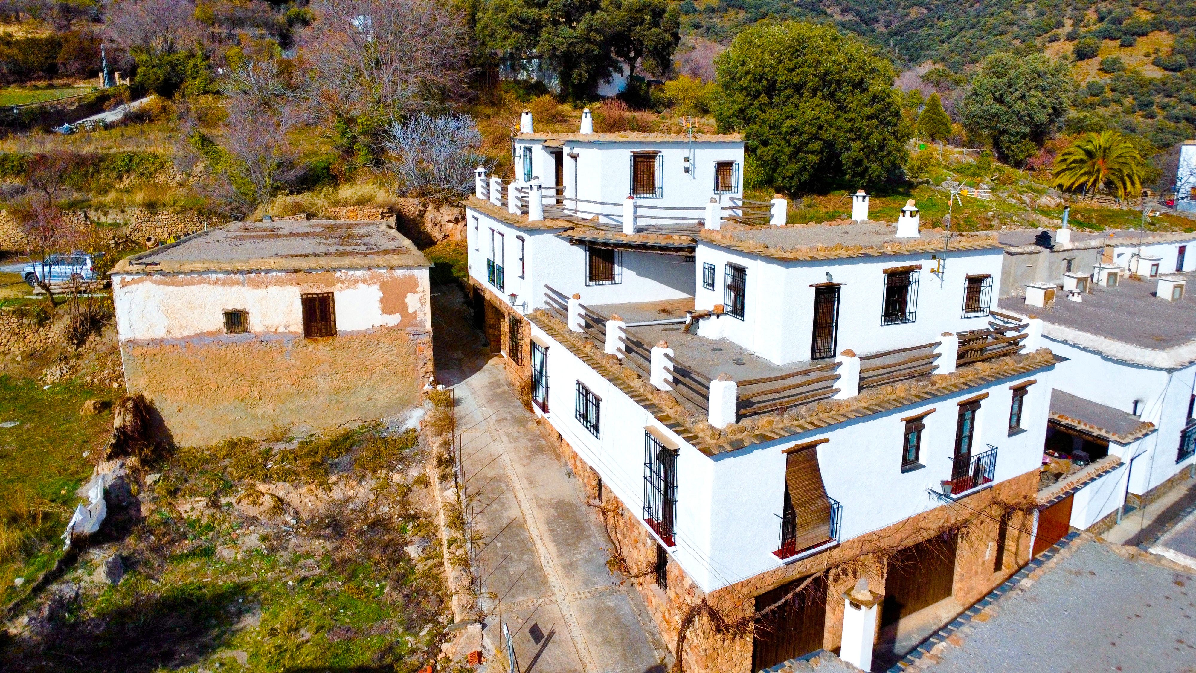 Vista exterior de Edifici en venda en Juviles amb Alarma