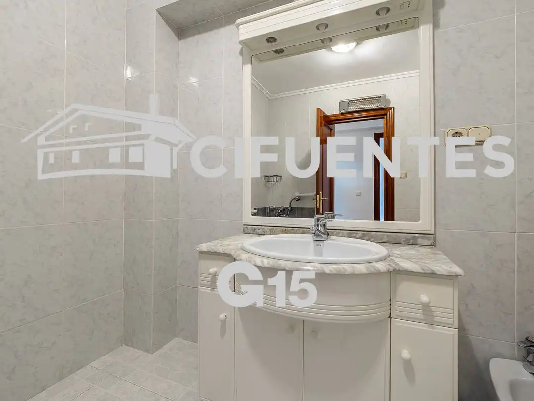 Badezimmer von Wohnung zum Verkauf in Usurbil mit Terrasse, Abstellraum und Balkon