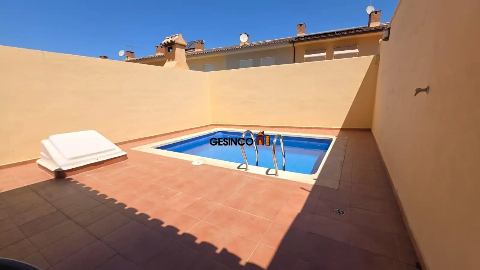 Piscina de Casa adosada de lloguer en Xàtiva amb Aire condicionat, Terrassa i Moblat