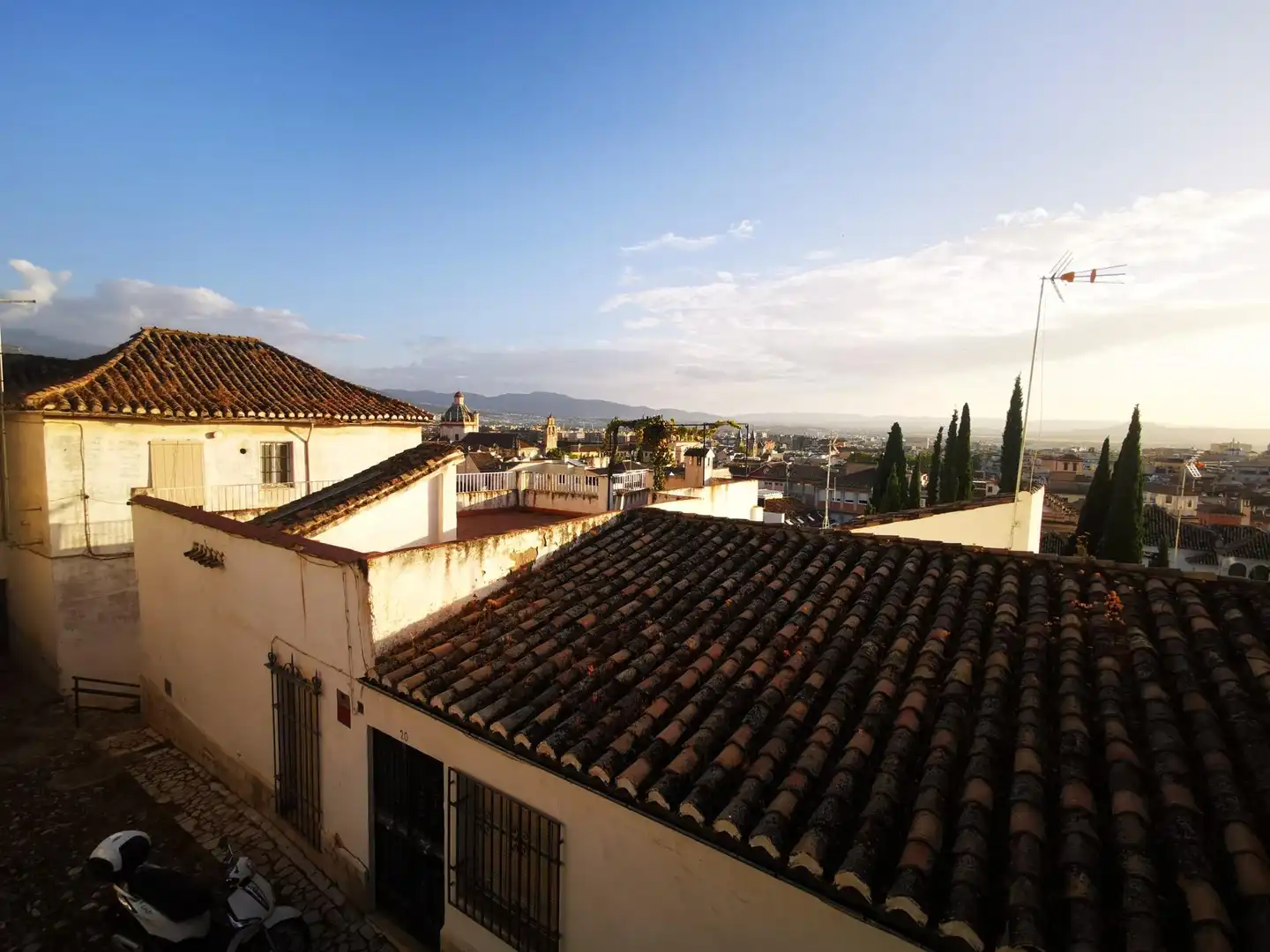 Vista exterior de Pis de lloguer en Granada amb Aire condicionat i Balcó