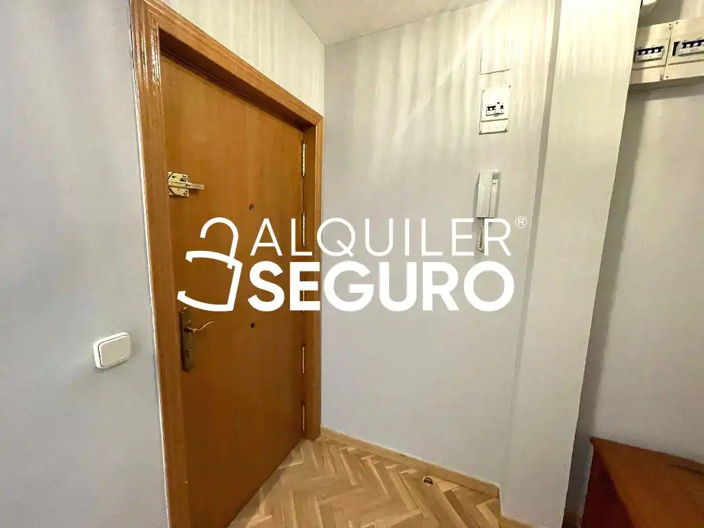 Dormitori de Pis de lloguer en Madrid amb Aire condicionat, Calefacció i Terrassa