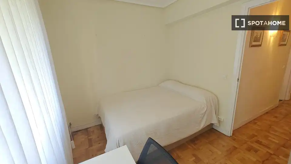 Dormitori de Apartament per a compartir en Leioa amb Aire condicionat, Calefacció i Terrassa