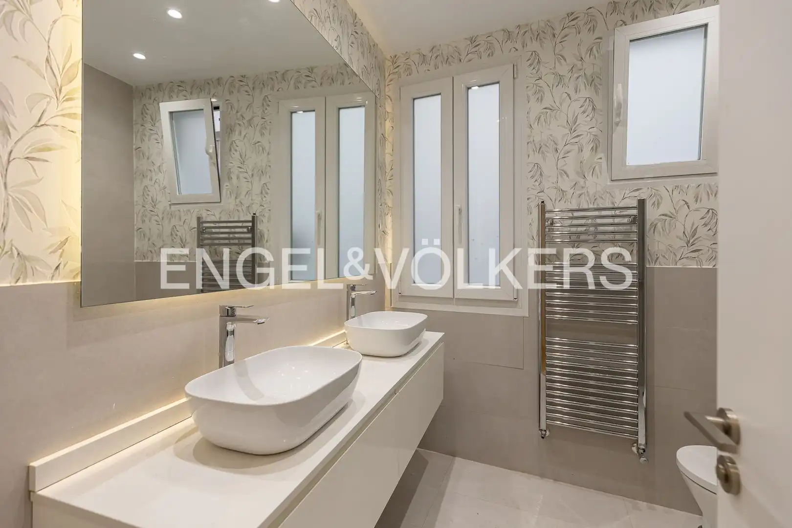Bathroom of Flat for rent in Madrid  with Air Conditioner, Heating and Storage room