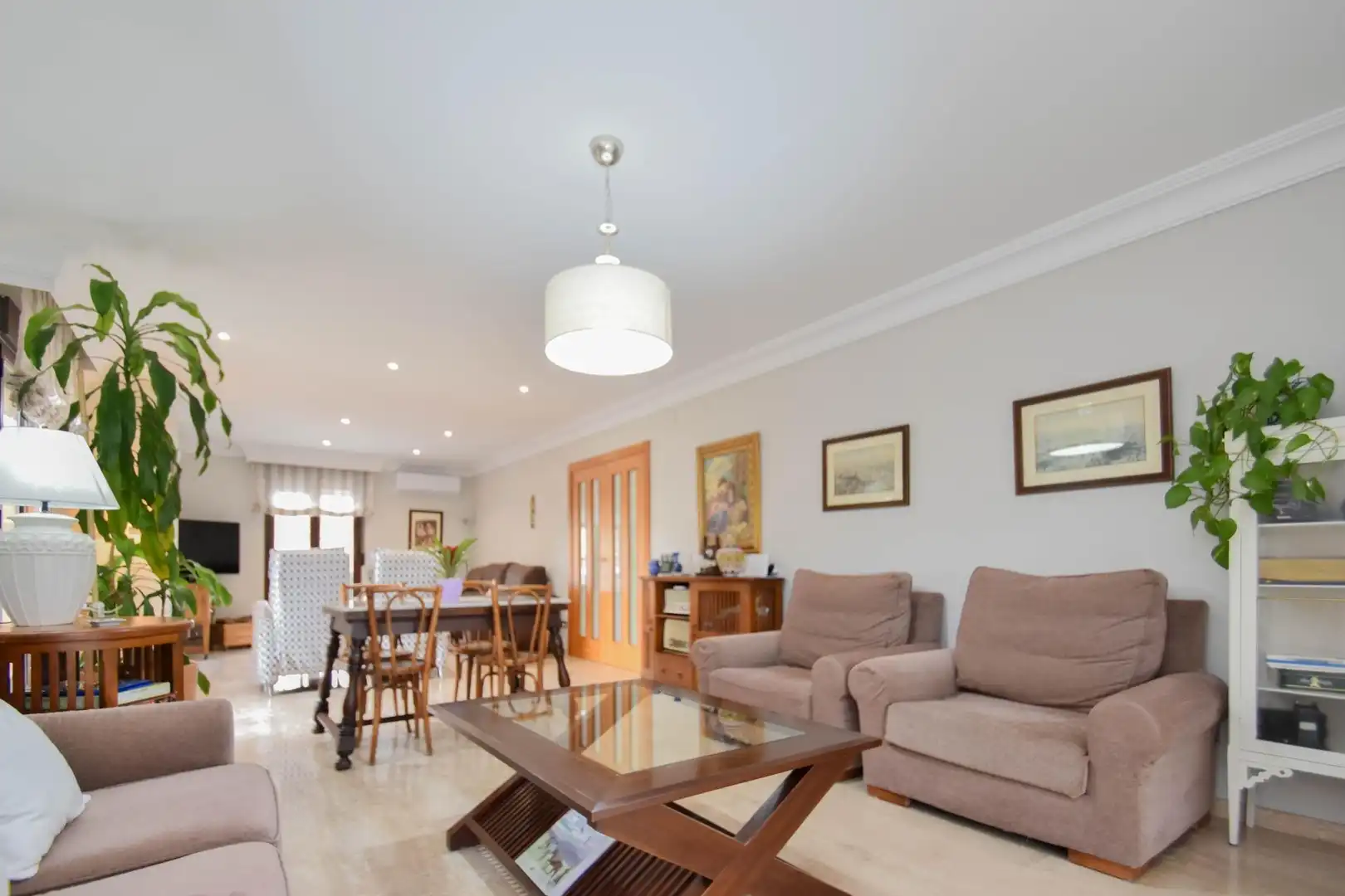 Sala d'estar de Casa o xalet en venda en Las Gabias amb Aire condicionat, Jardí privat i Terrassa