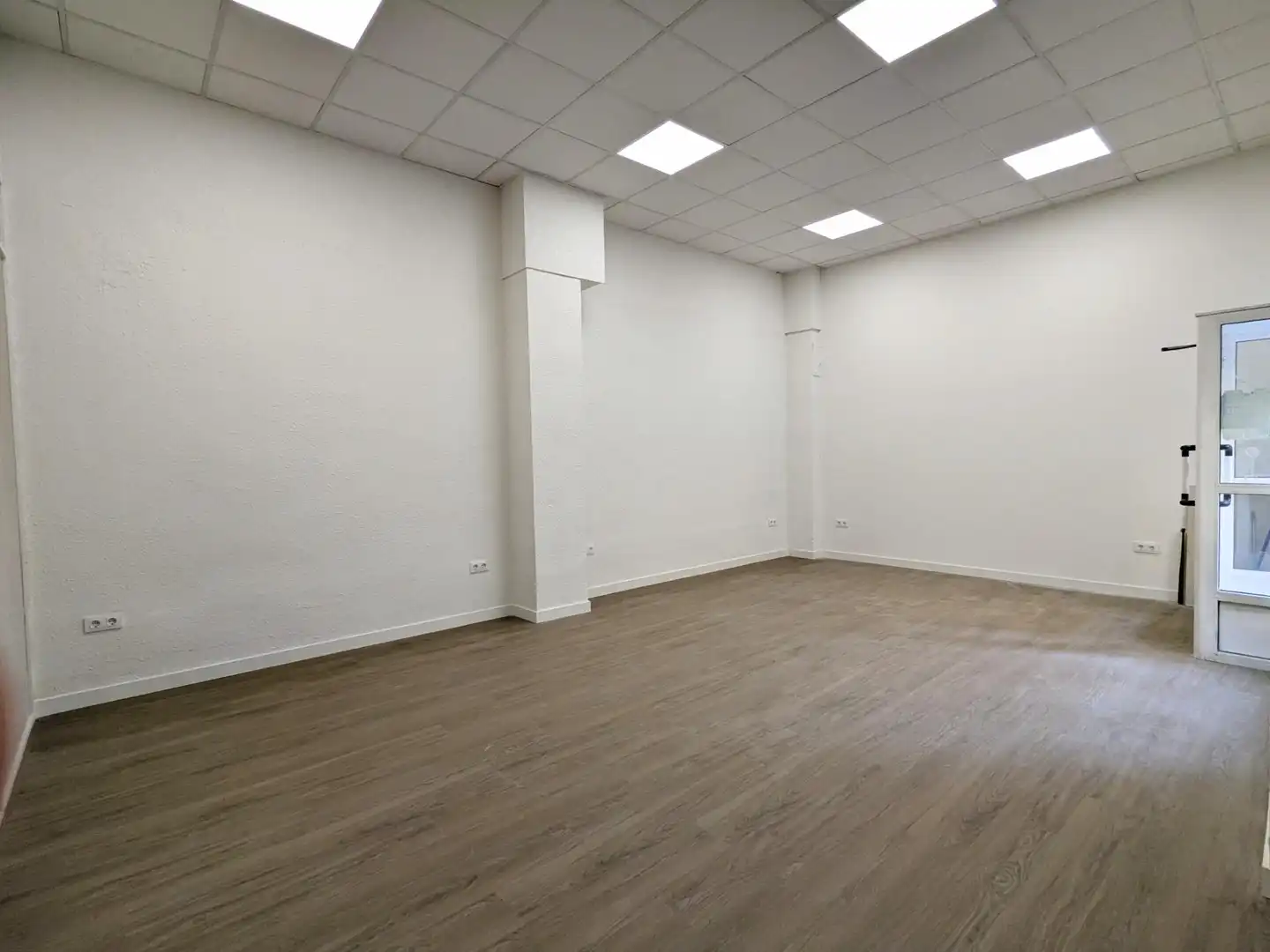 Commercial properties for rent in Valencia  with Air Conditioner