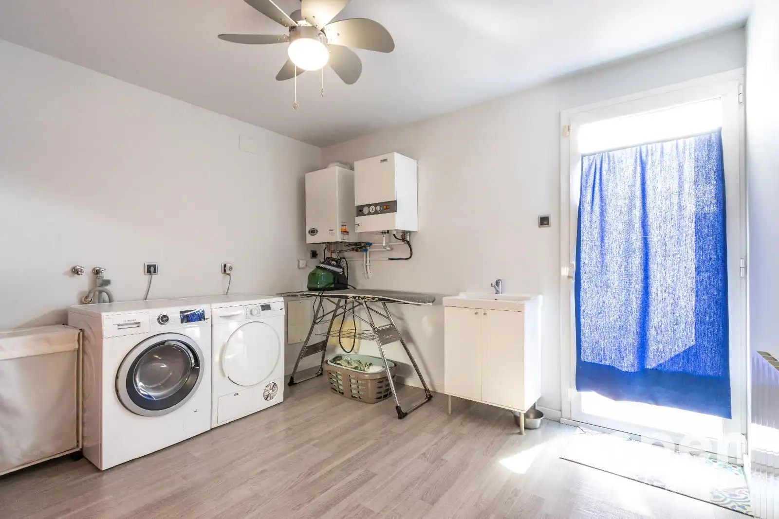 Einfamilien-Reihenhaus zum Verkauf in Terrassa mit Klimaanlage, Heizung und Terrasse