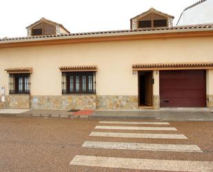 Vista exterior de Casa o xalet en venda en Valdelacalzada amb Terrassa