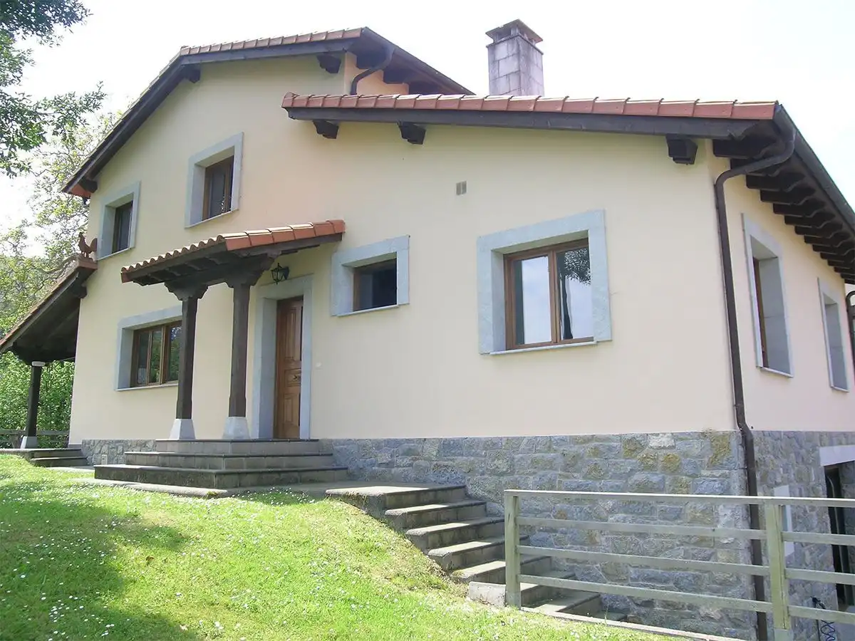 Vista exterior de Casa o xalet en venda en Llanes amb Calefacció, Jardí privat i Terrassa