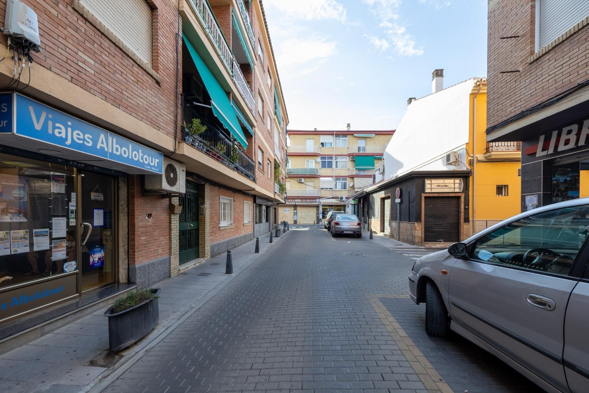 Außenansicht von Wohnung zum verkauf in Albolote mit Klimaanlage und Terrasse