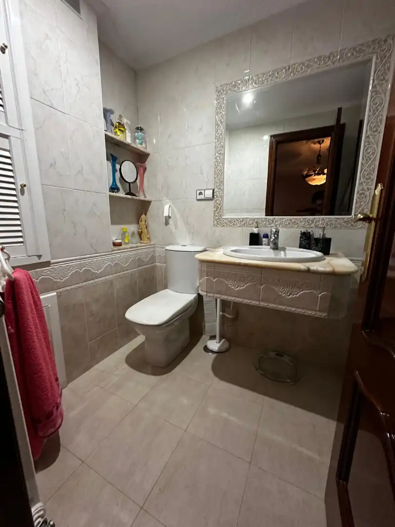Bathroom of Flat for sale in Jaén  with Air Conditioner, Heating and Balcony