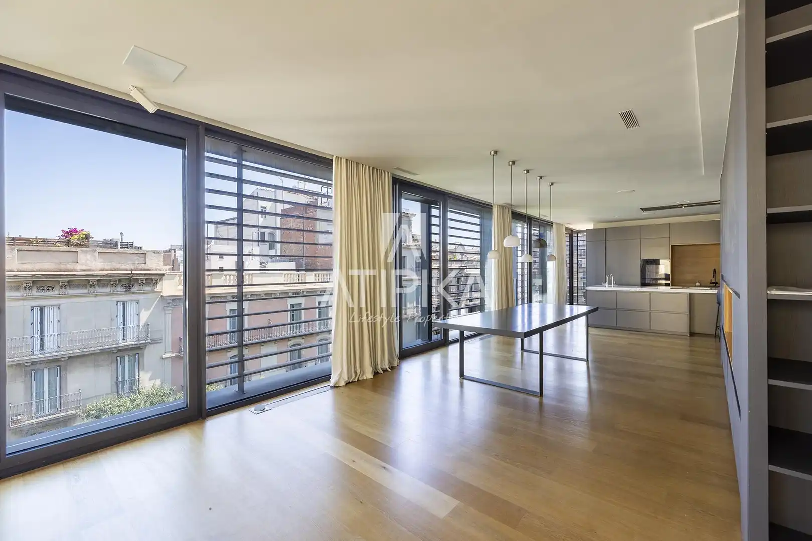 Außenansicht von Dachboden zur Miete in Barcelona mit Klimaanlage, Terrasse und Ofen