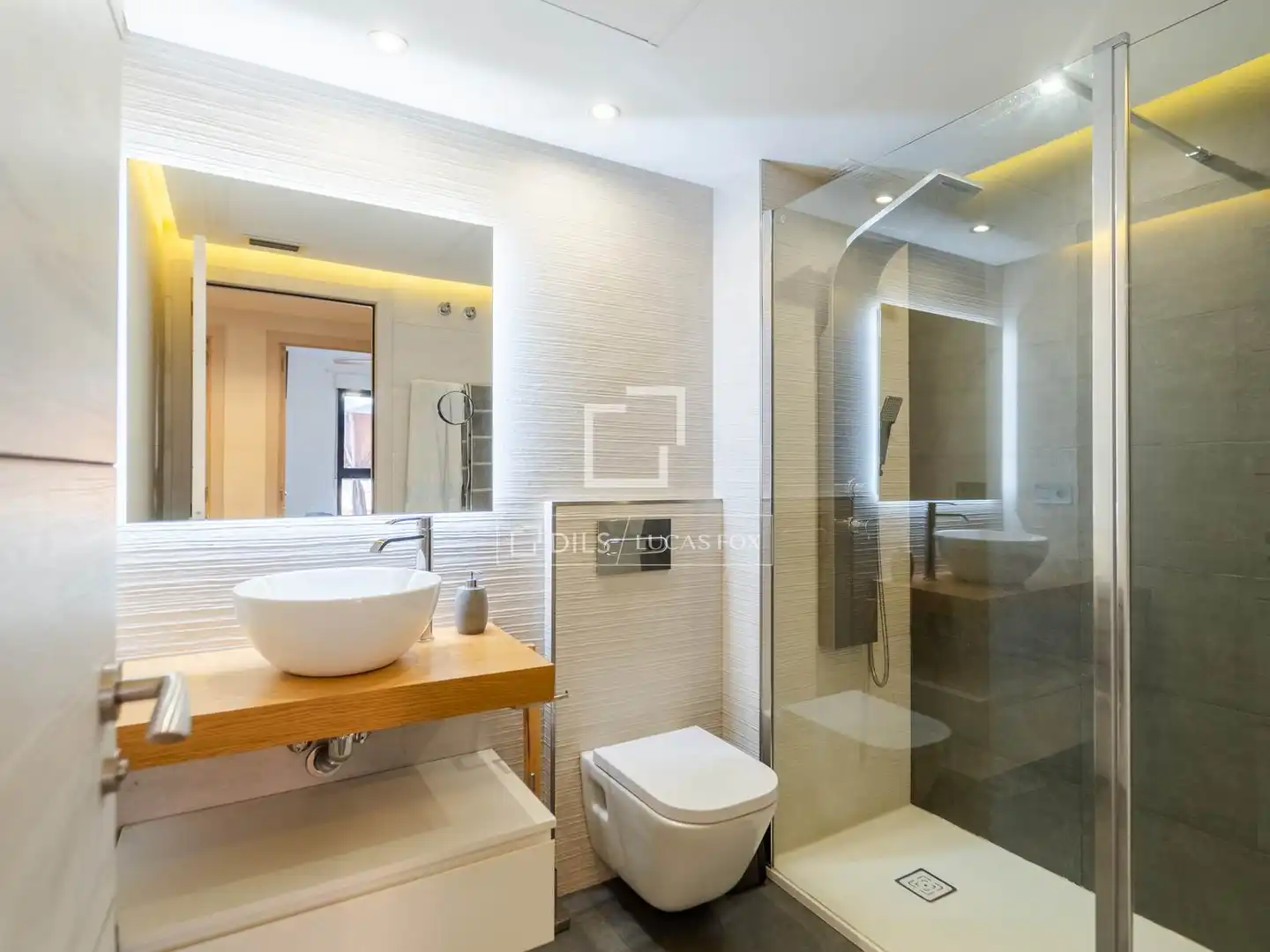 Baño de Piso en venta en Valencia con Aire acondicionado, Calefacción y Terraza